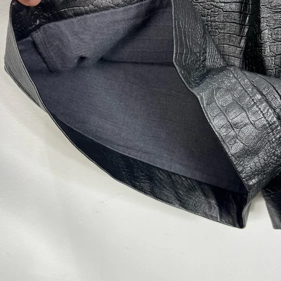 Dynamite black faux leather croc embossed high rise pleated dressy shorts M - Picture 10 of 13